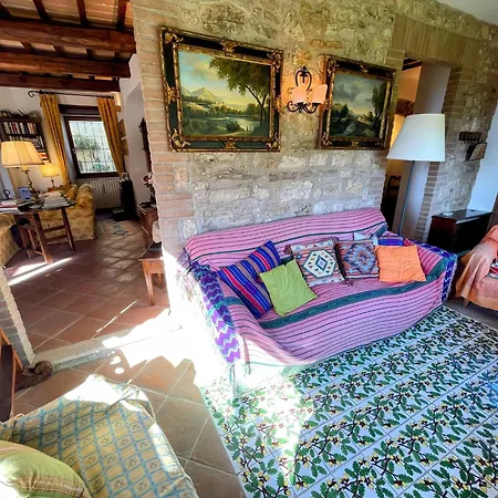 Spoleto Country Park Sleeps 30 애쿠아이우라